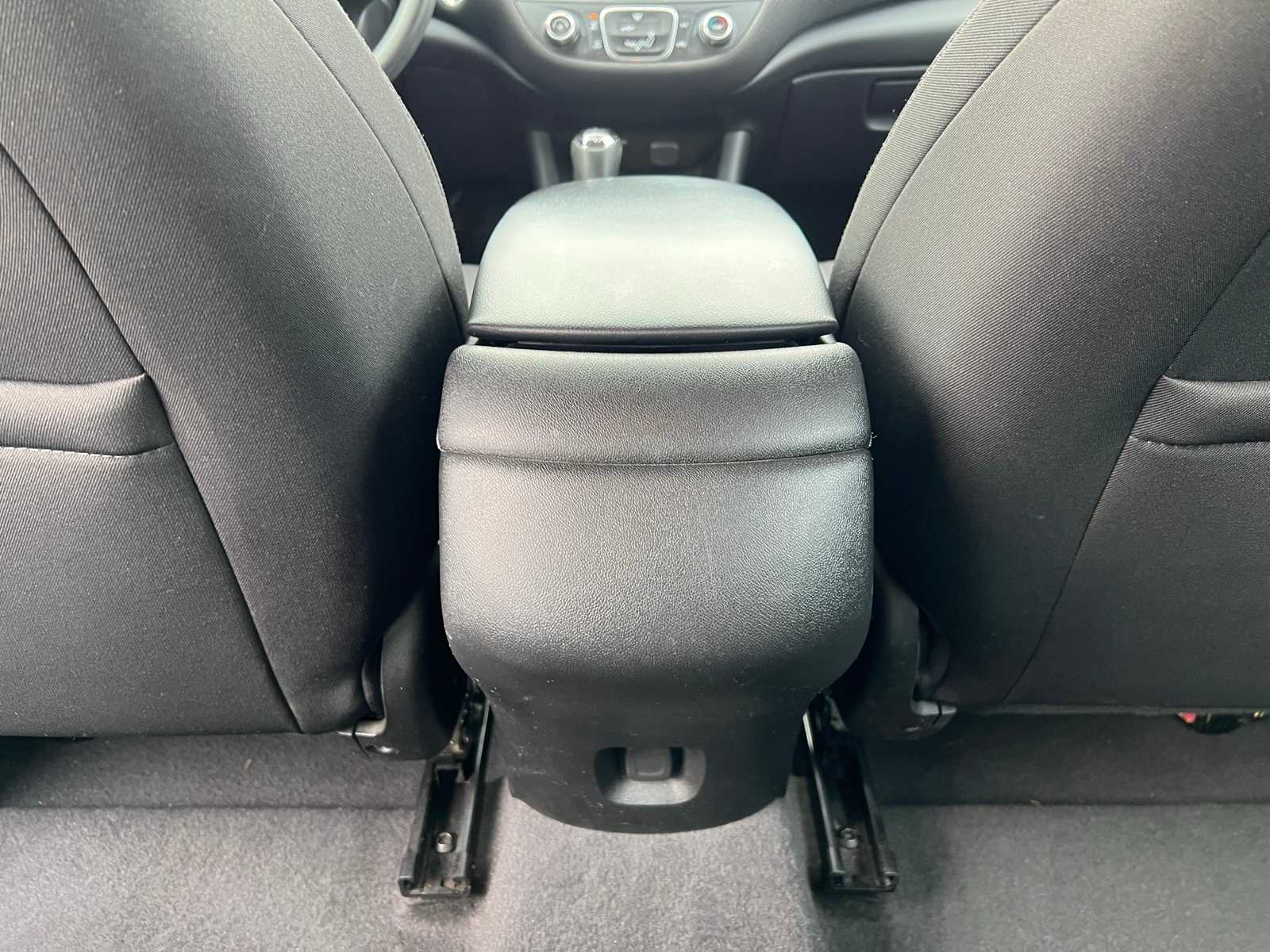 Thumbnail: 2018 Chevrolet Malibu - 31