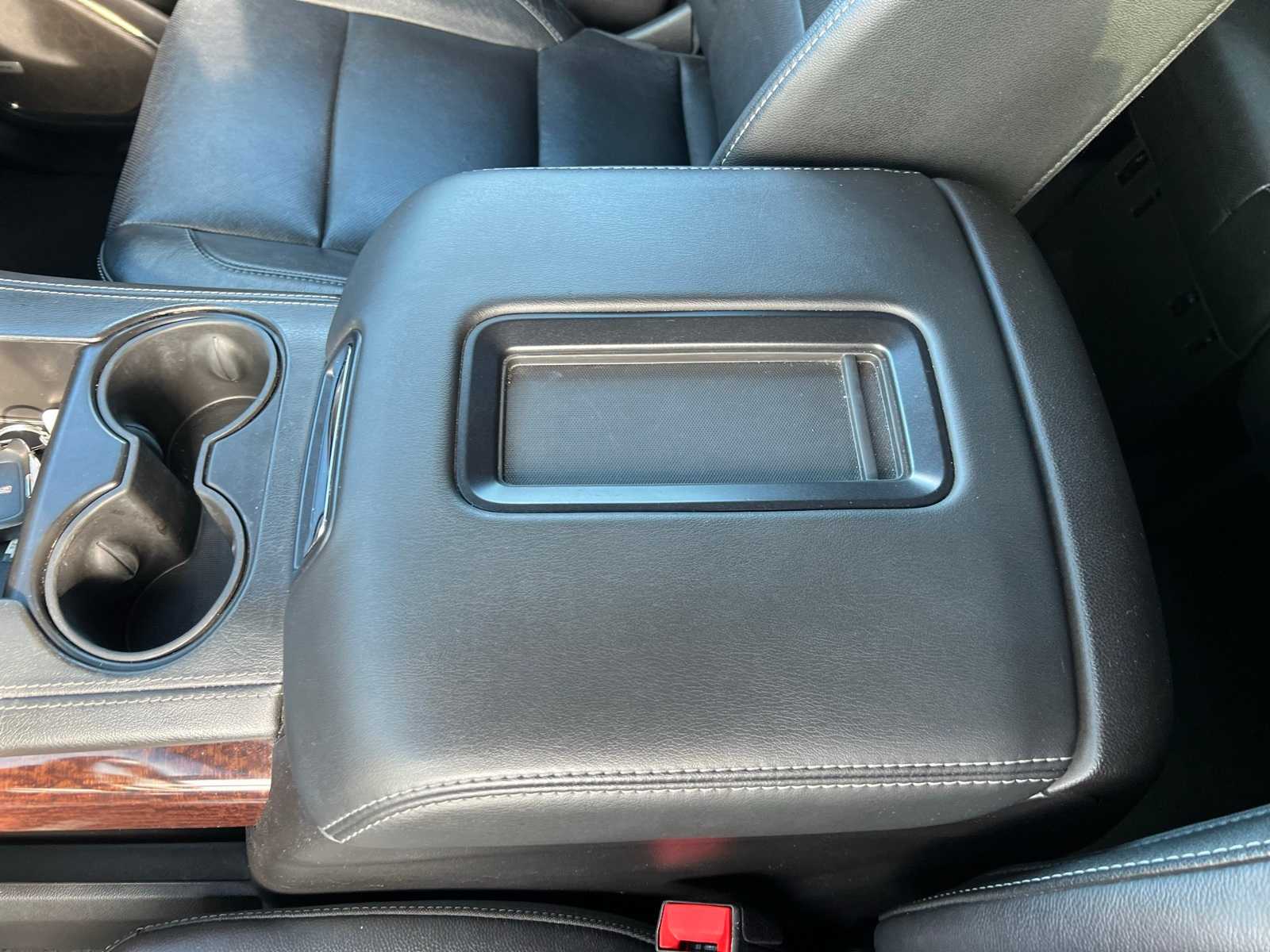 Thumbnail: 2019 GMC Yukon - 39