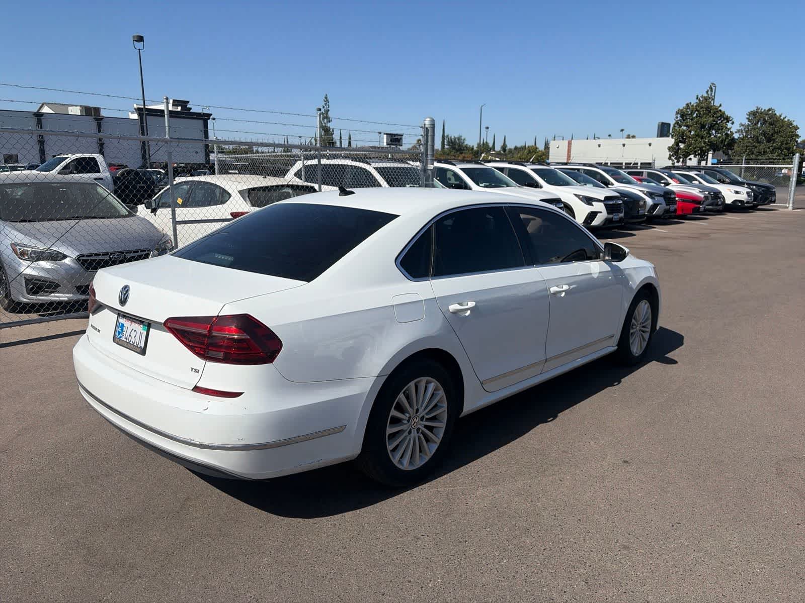 Thumbnail: 2017 Volkswagen Passat - 8