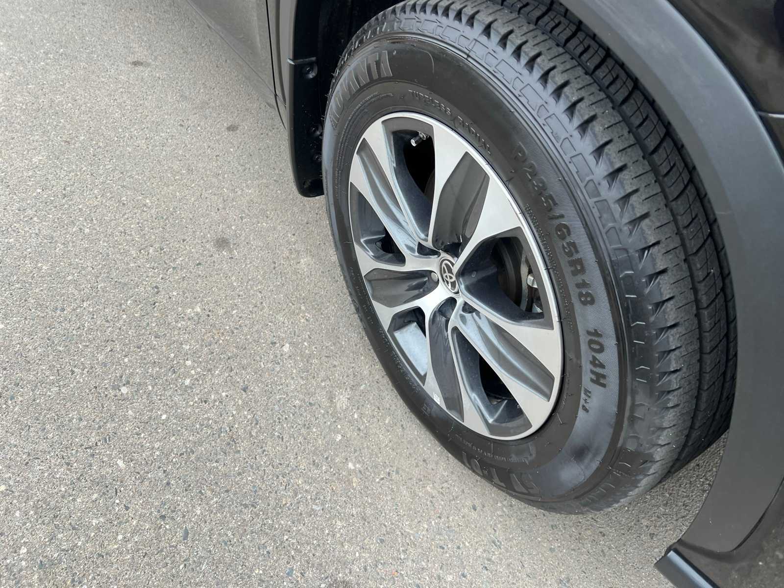 Thumbnail: 2021 Toyota Highlander - 25