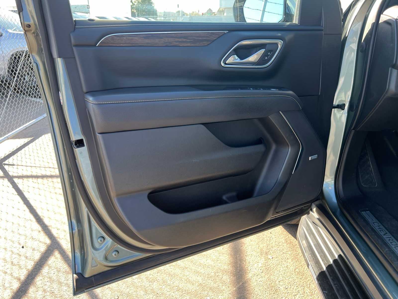 Thumbnail: 2023 Chevrolet Suburban - 15