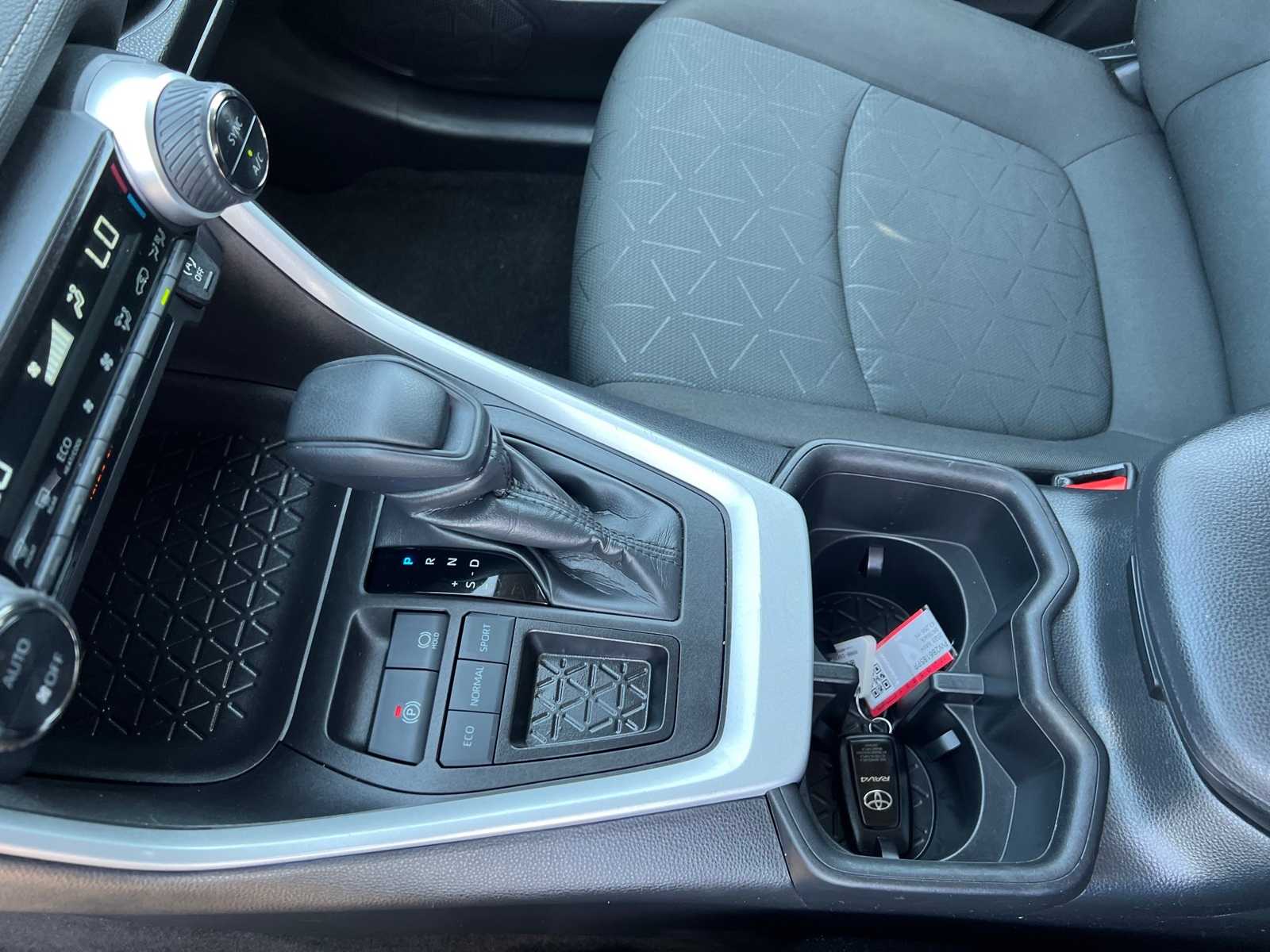2023 Toyota RAV4 XLE 38