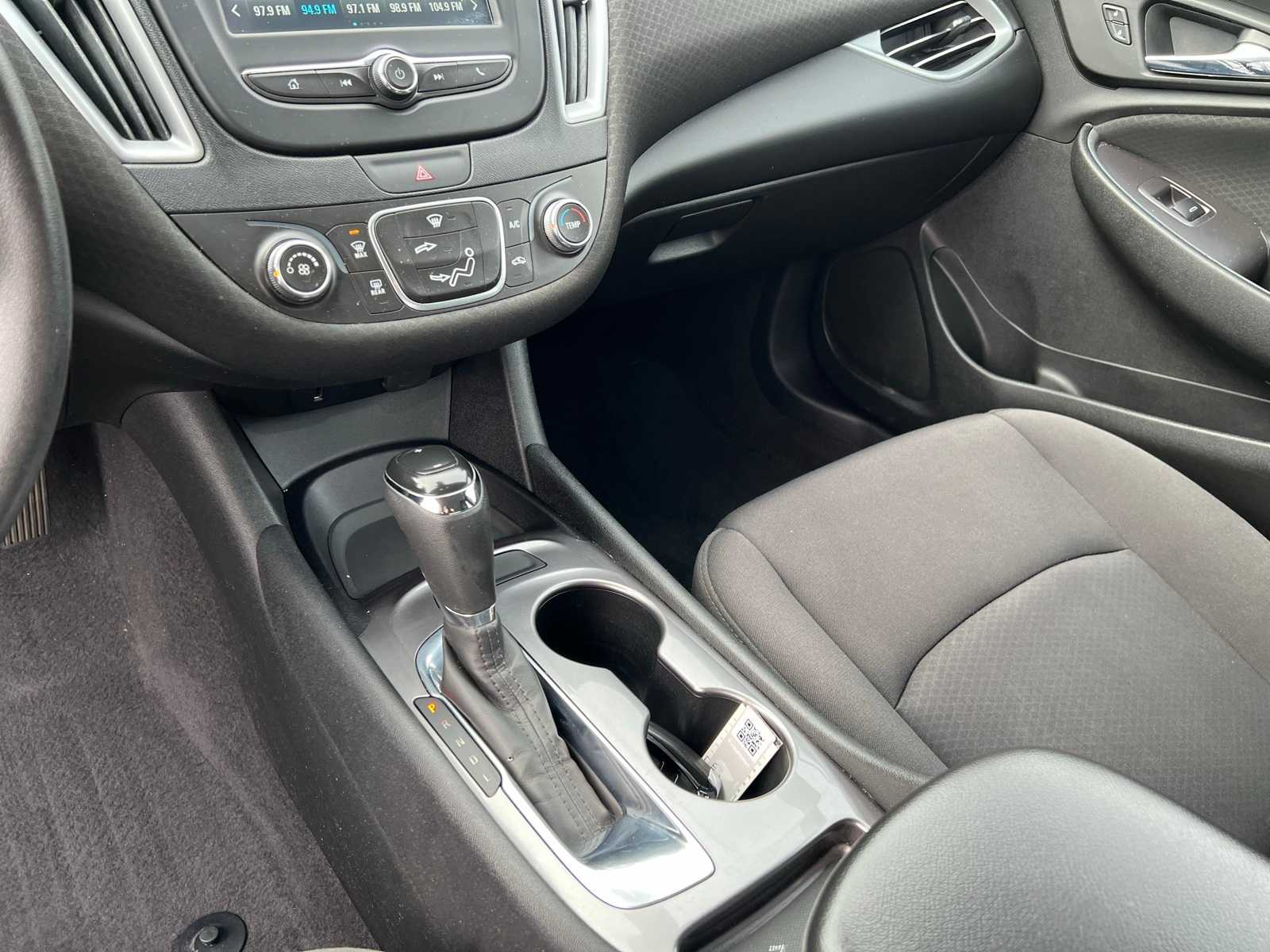 Thumbnail: 2018 Chevrolet Malibu - 41