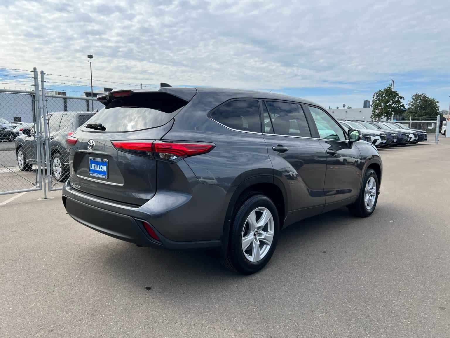 Thumbnail: 2023 Toyota Highlander - 9