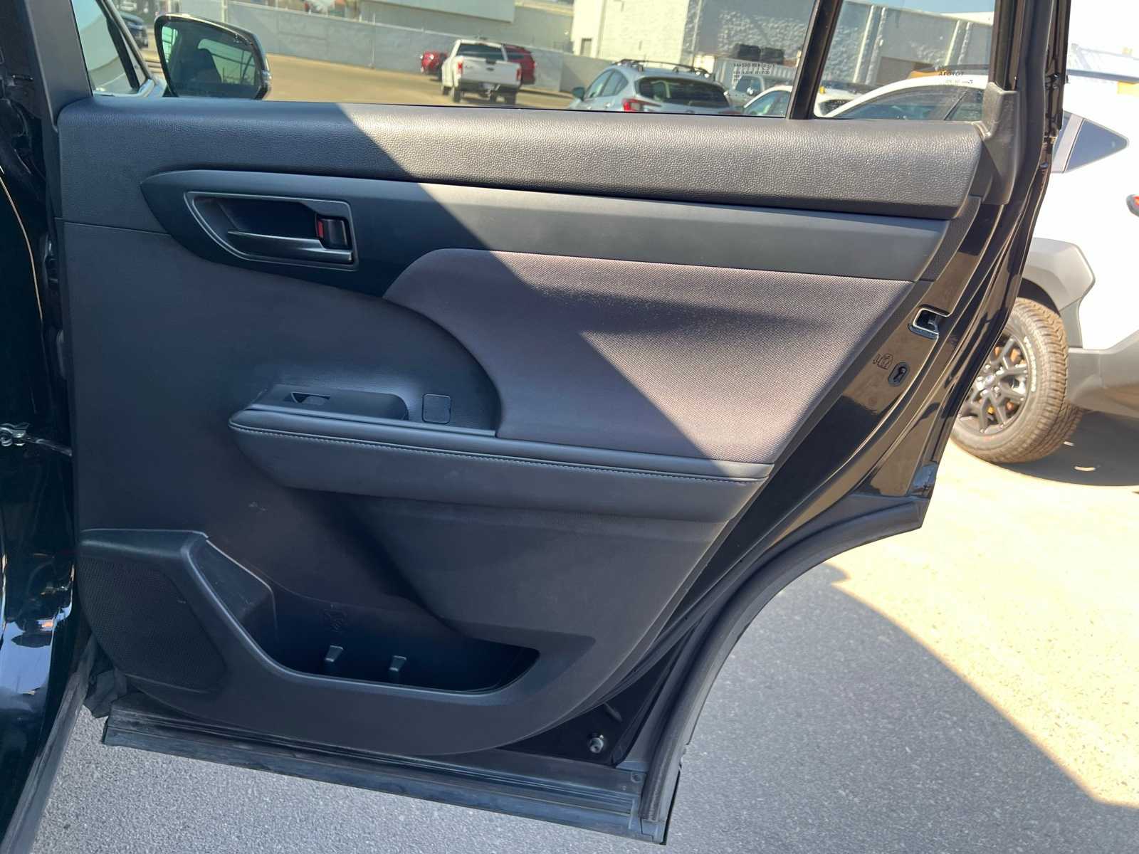 Thumbnail: 2023 Toyota Highlander - 24