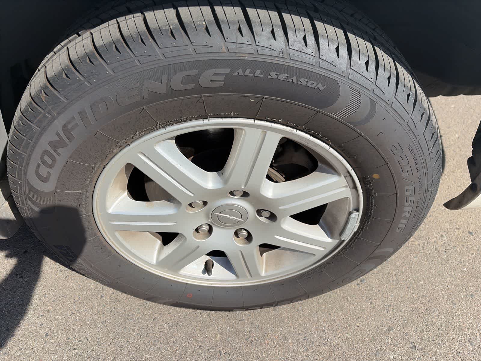 Thumbnail: 2012 Chrysler Town & Country - 17