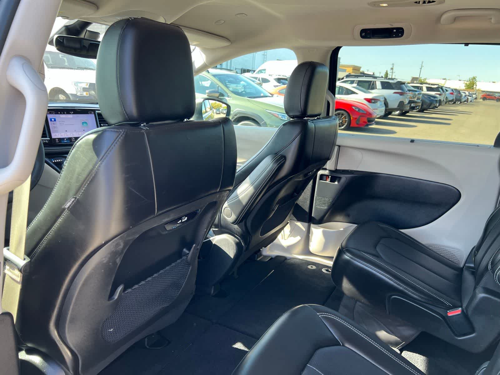 Thumbnail: 2023 Chrysler Pacifica - 17