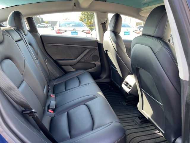 Thumbnail: 2022 Tesla Model 3 - 21