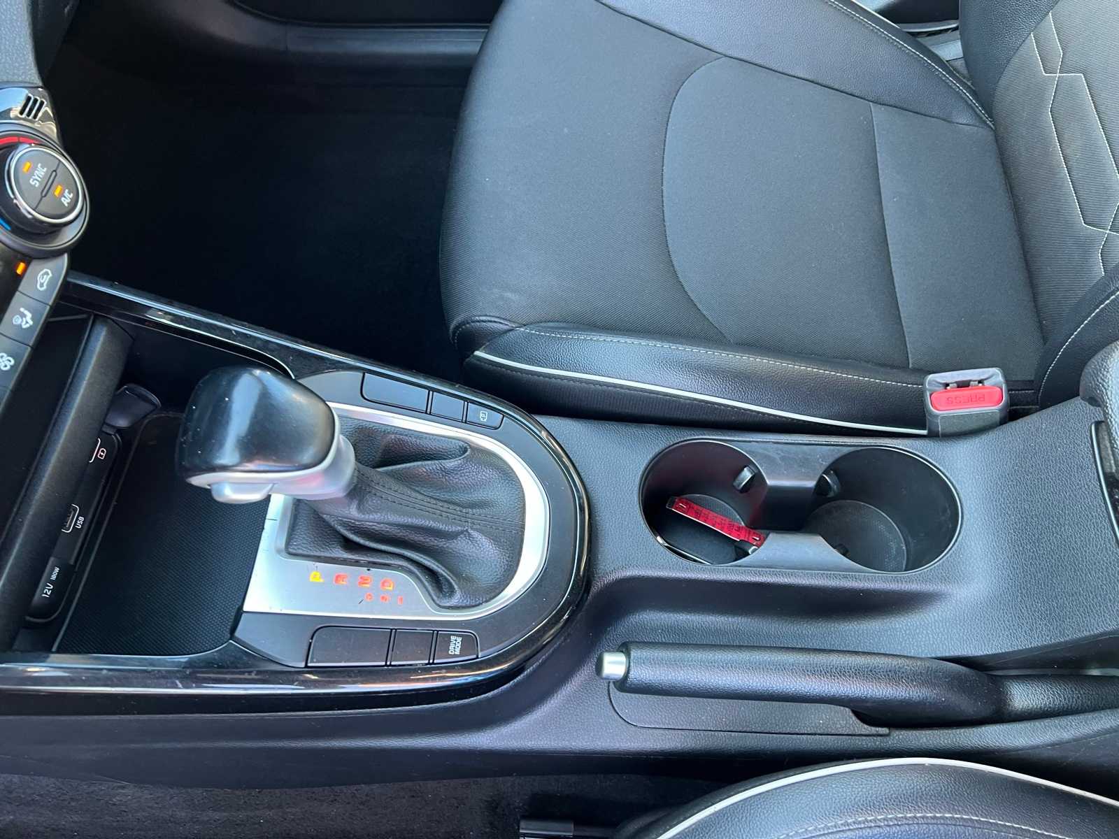 Thumbnail: 2022 Kia Forte - 39