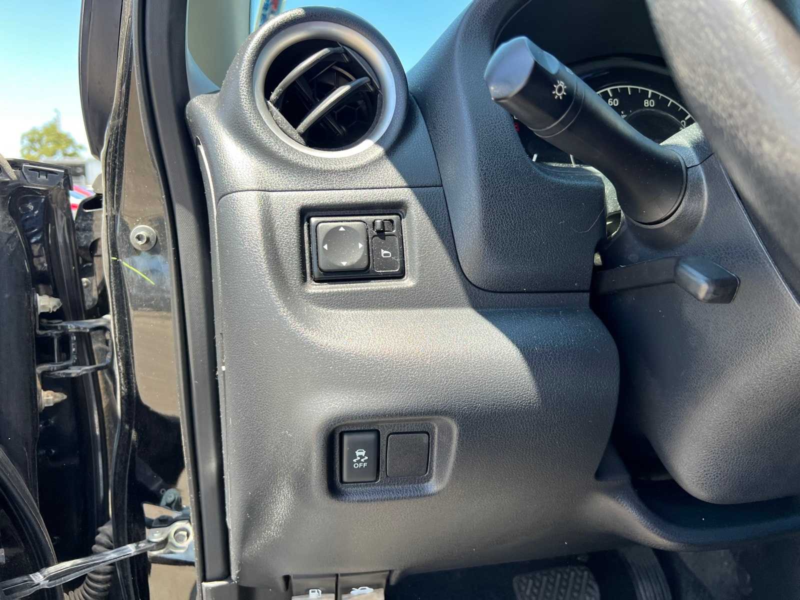 Thumbnail: 2018 Nissan Versa Note - 29