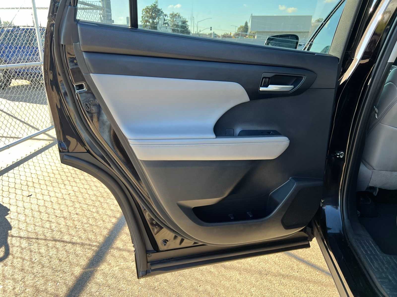 Thumbnail: 2021 Toyota Highlander - 20