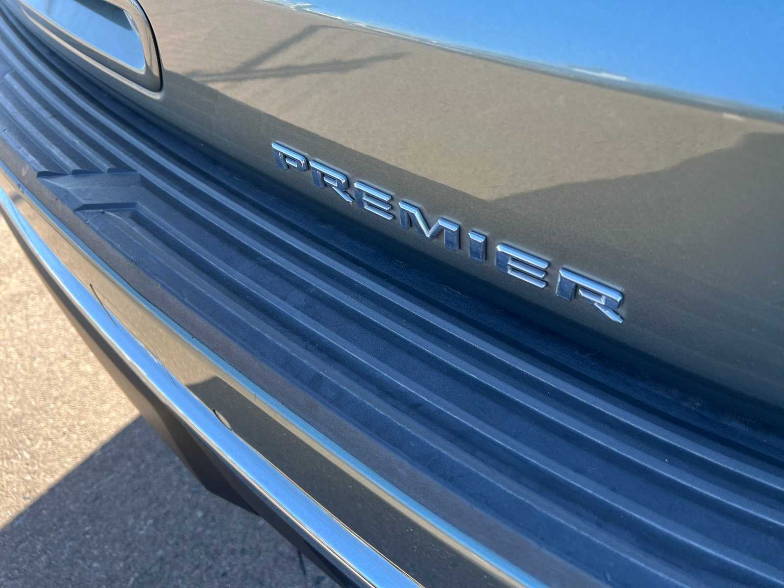 Thumbnail: 2023 Chevrolet Suburban - 6