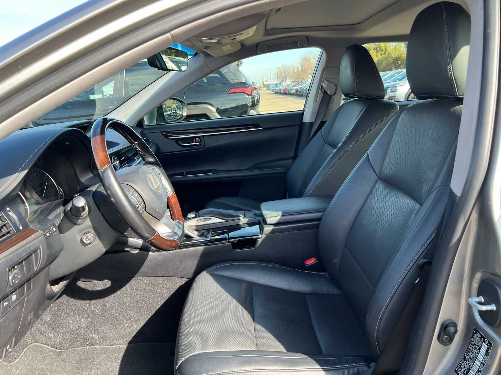 Thumbnail: 2016 Lexus ES - 14