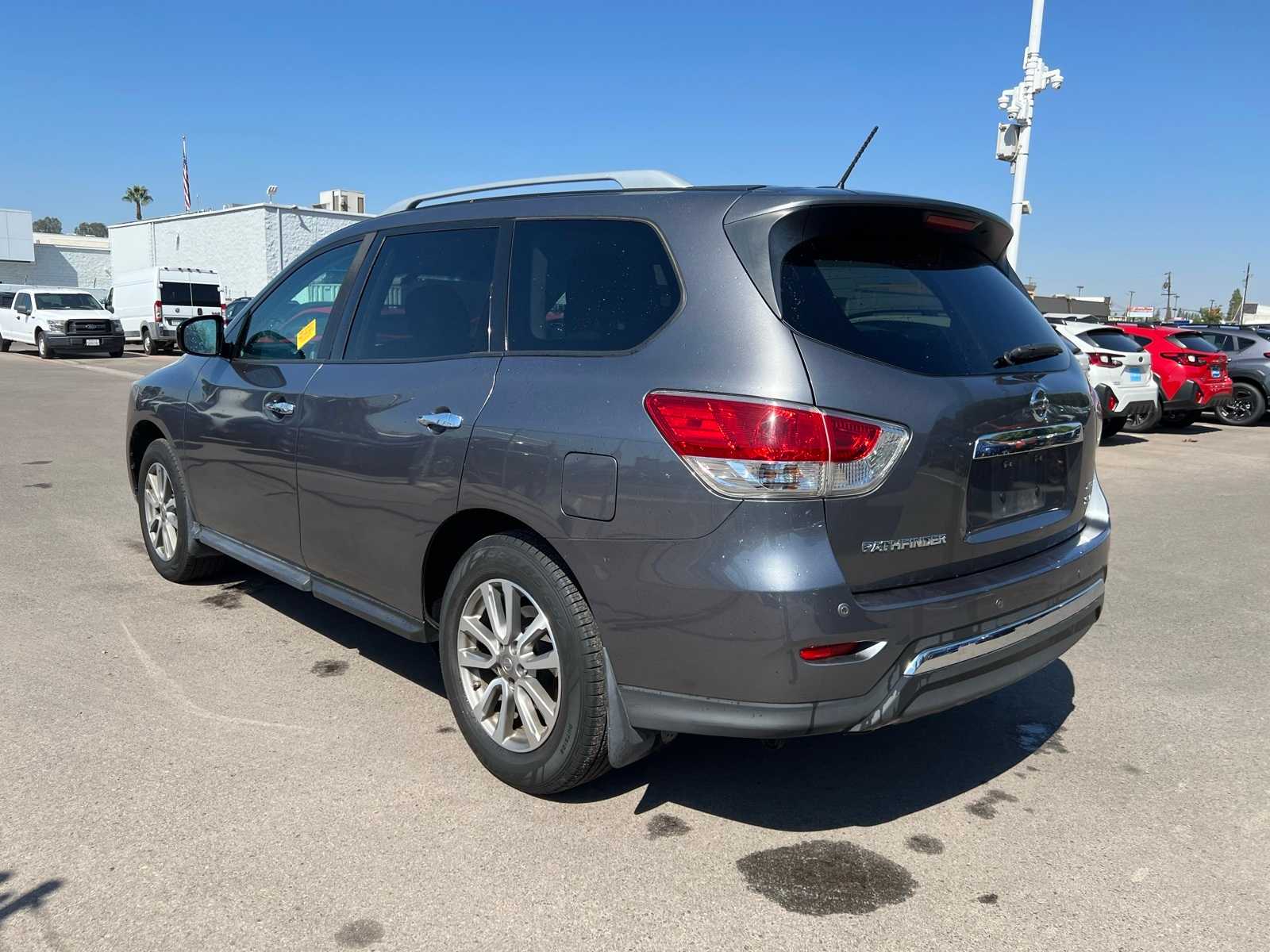Thumbnail: 2016 Nissan Pathfinder - 3