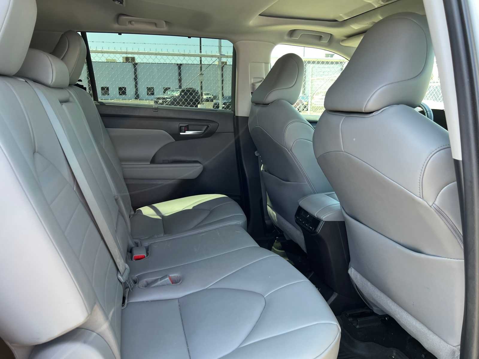 Thumbnail: 2021 Toyota Highlander - 23
