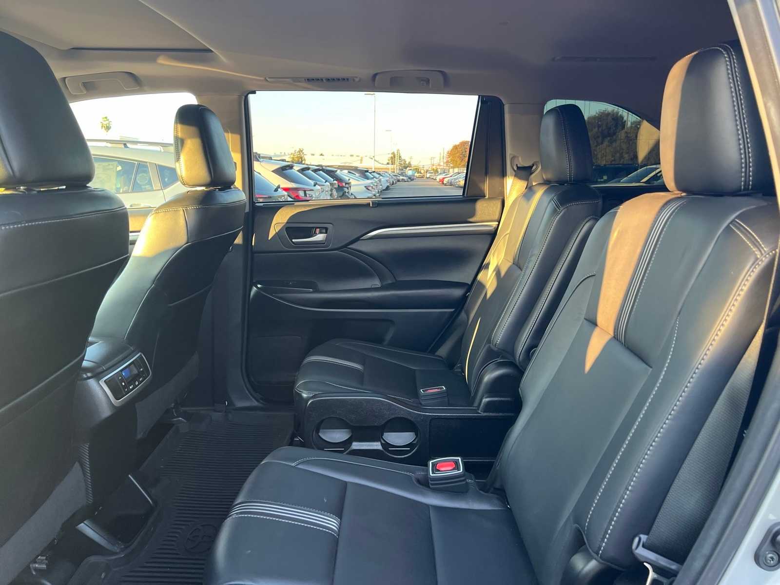 Thumbnail: 2017 Toyota Highlander - 18