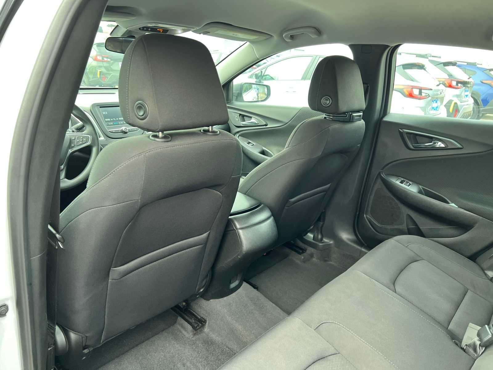 Thumbnail: 2018 Chevrolet Malibu - 17