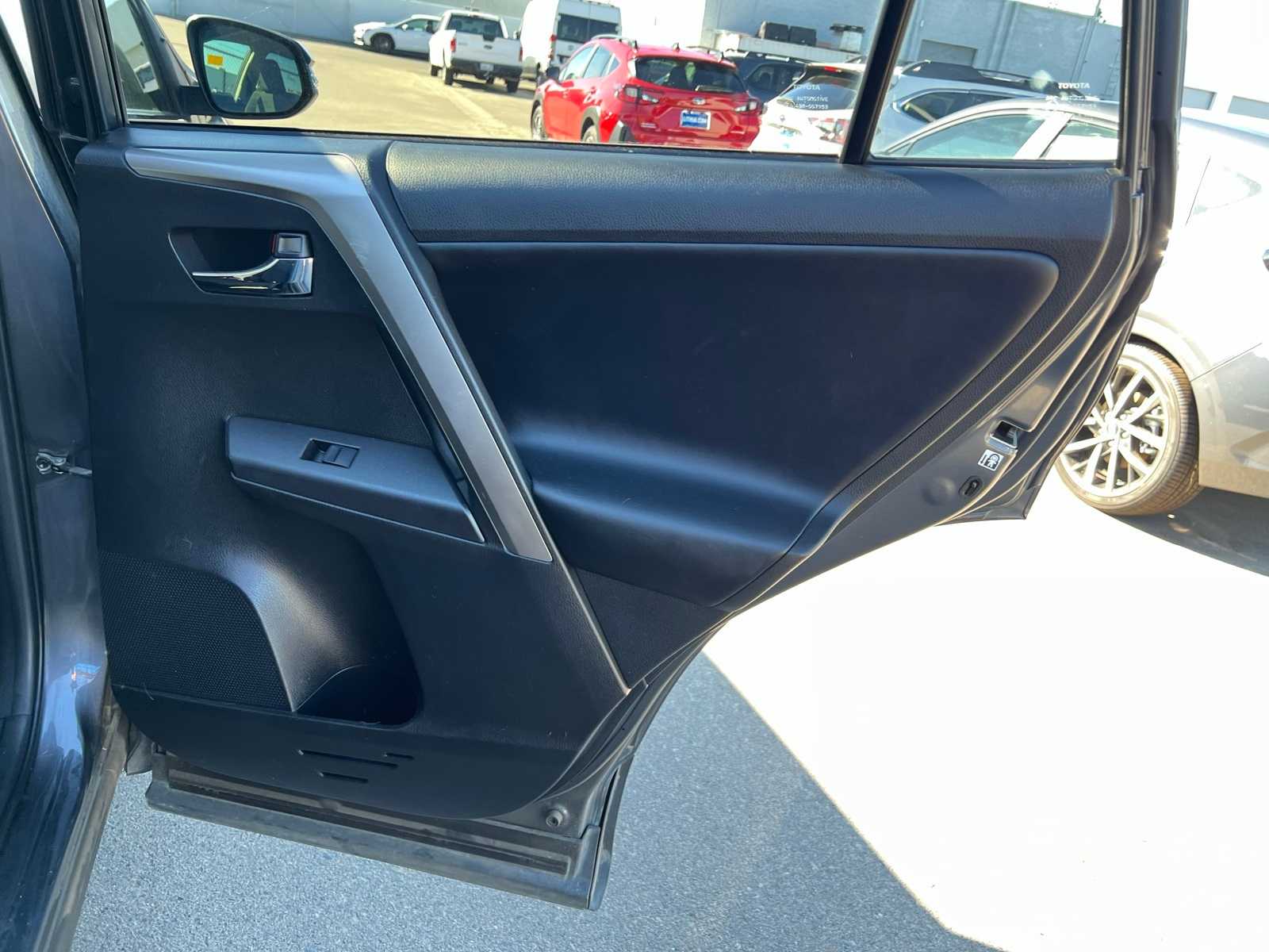 Thumbnail: 2018 Toyota RAV4 - 24