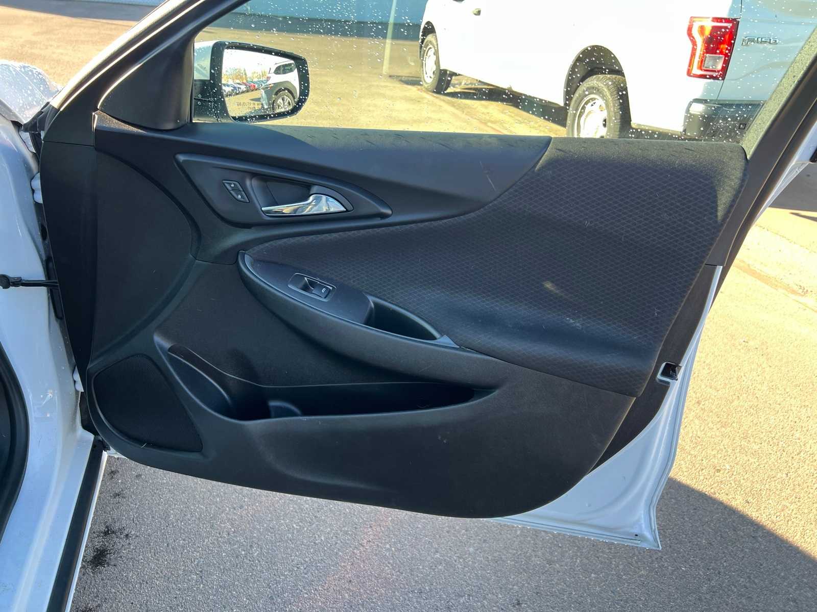 Thumbnail: 2023 Chevrolet Malibu - 28