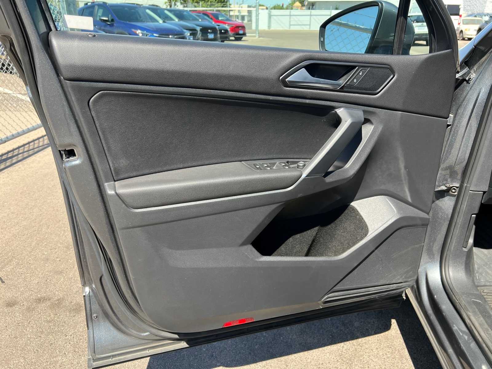 2018 Volkswagen Tiguan SE 16