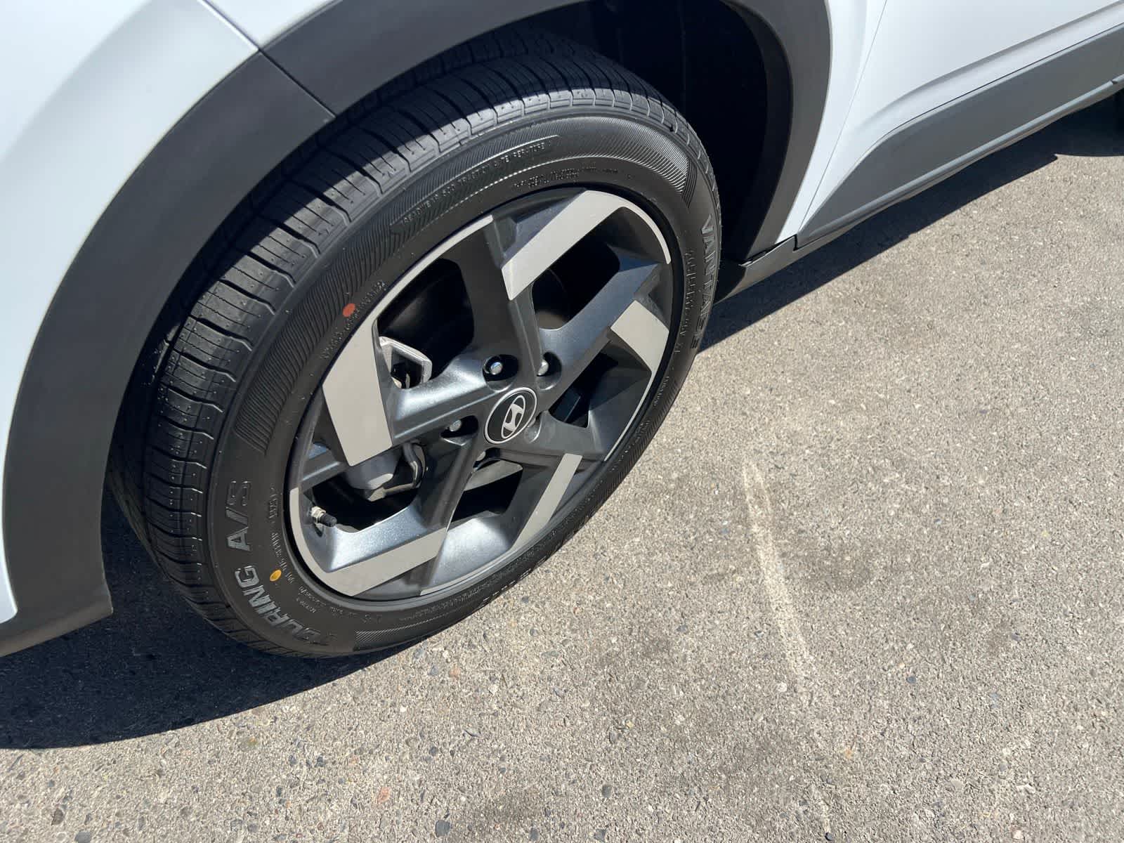 Thumbnail: 2023 Hyundai Venue - 11