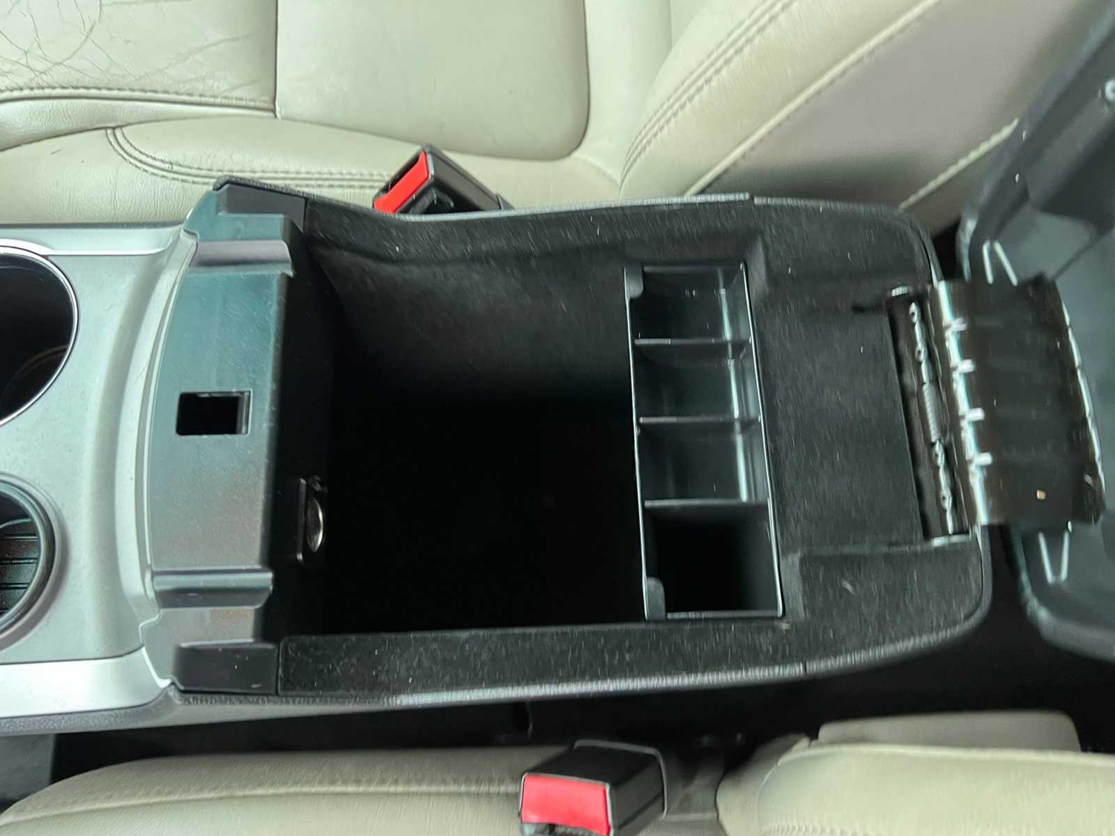 Thumbnail: 2012 Ford Explorer - 40