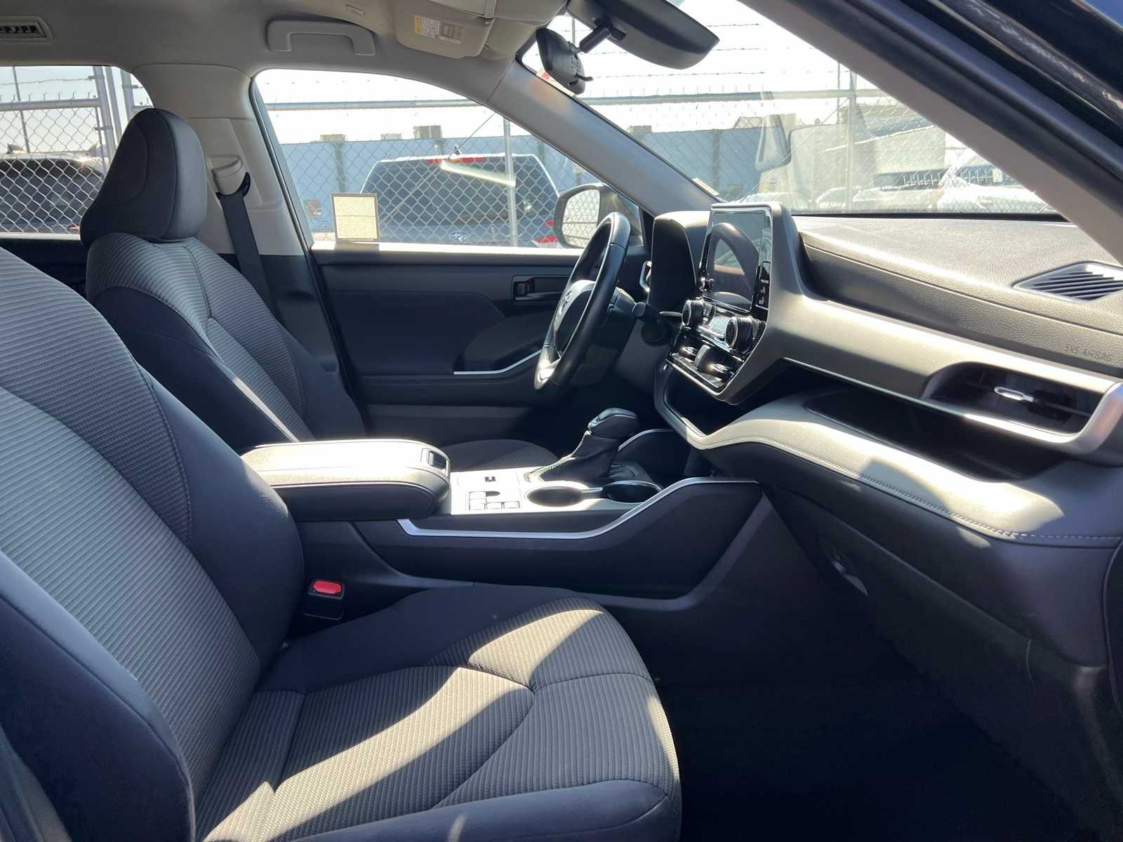 Thumbnail: 2023 Toyota Highlander - 27