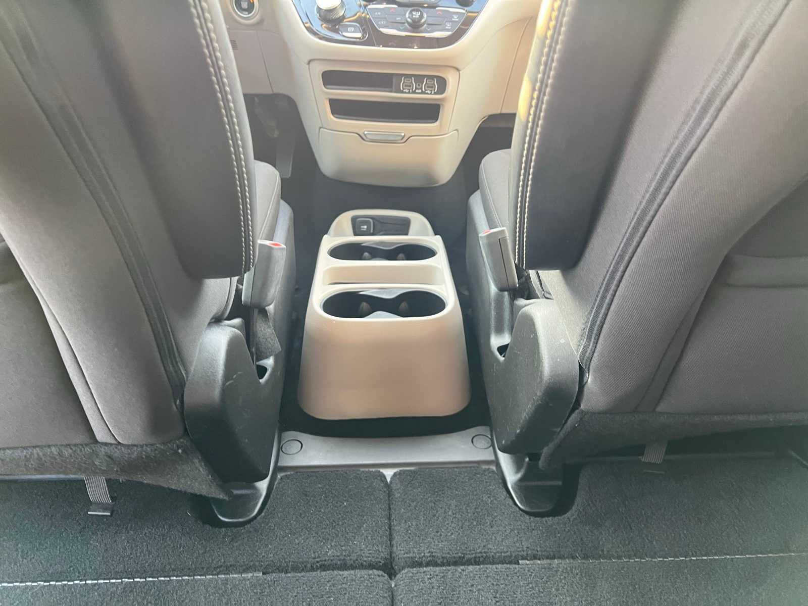 Thumbnail: 2023 Chrysler Voyager - 31