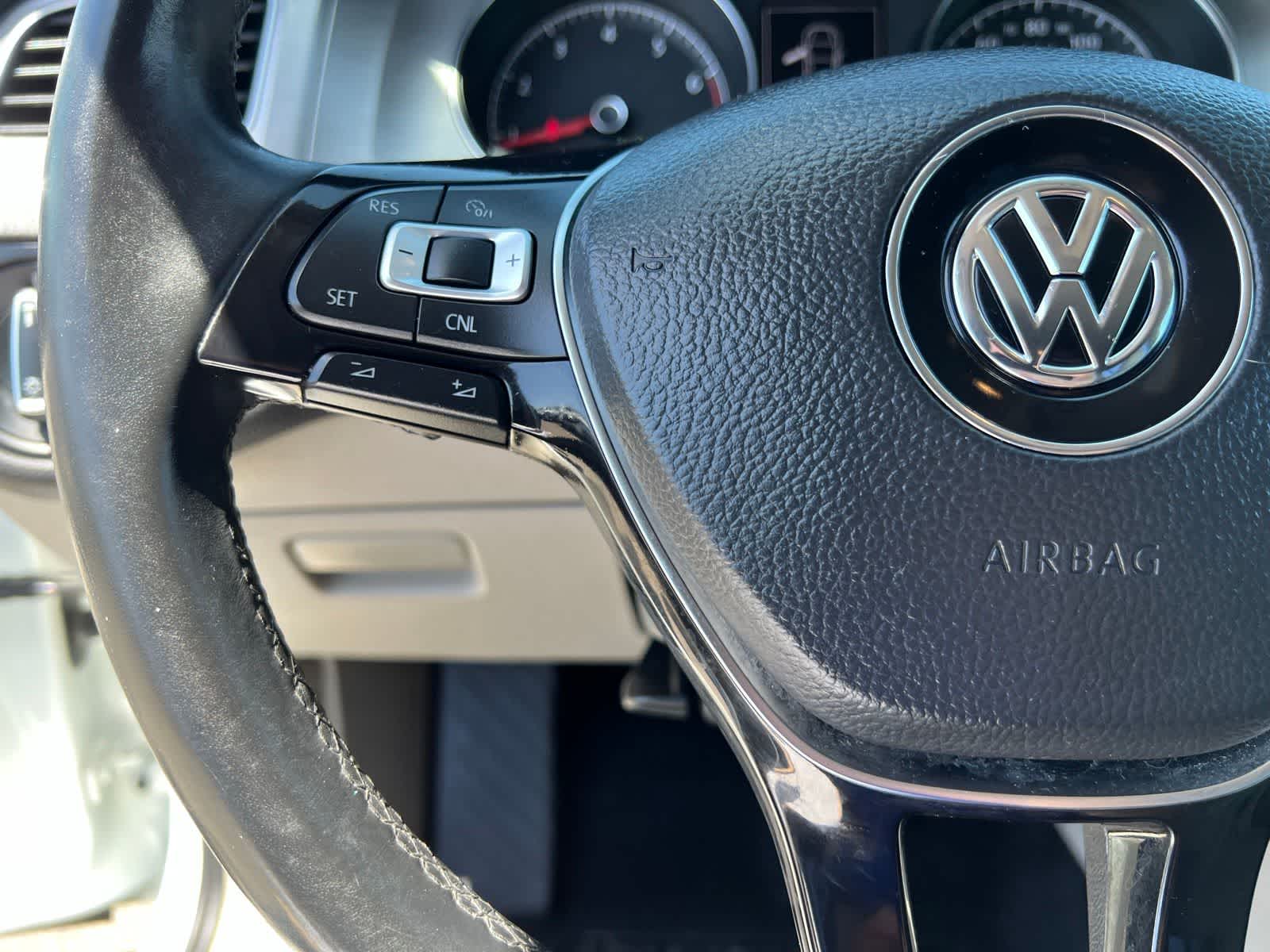 Thumbnail: 2015 Volkswagen Golf - 34
