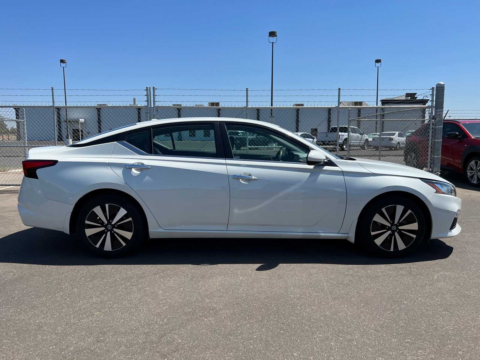 Thumbnail: 2021 Nissan Altima - 10