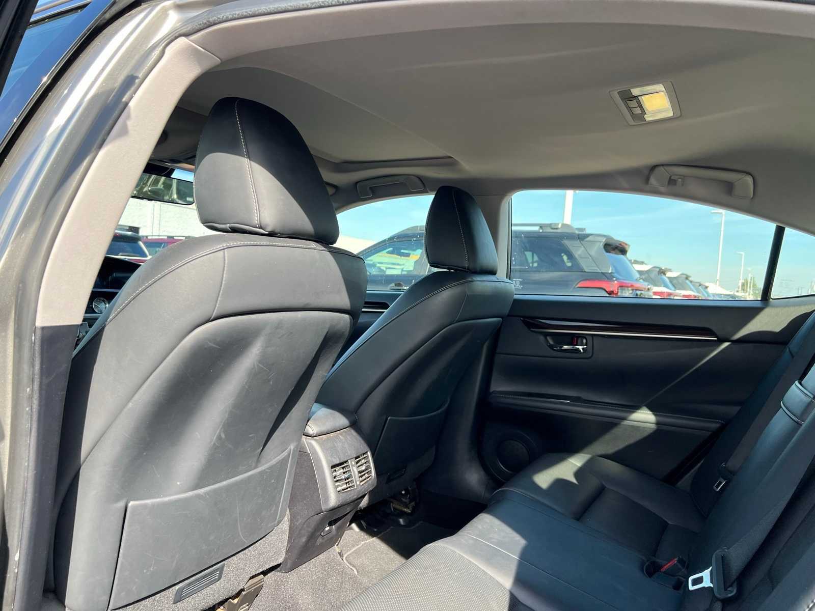 Thumbnail: 2016 Lexus ES - 16