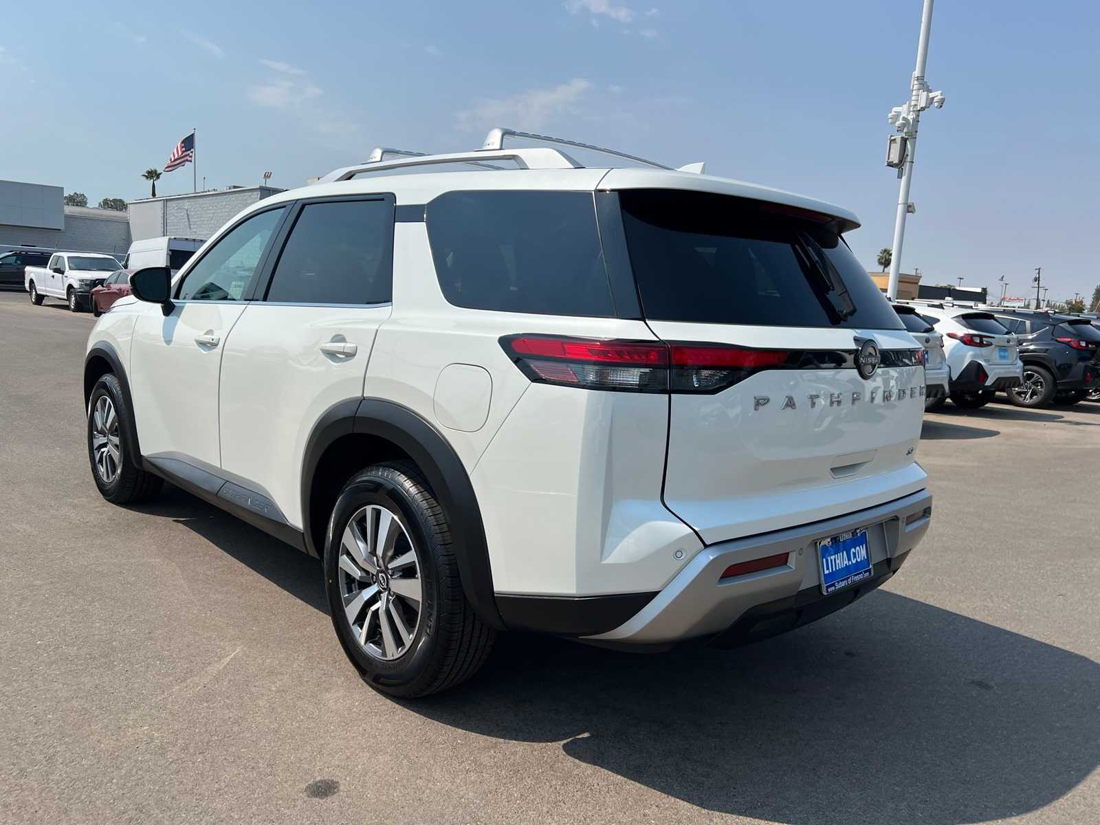 Thumbnail: 2022 Nissan Pathfinder - 3