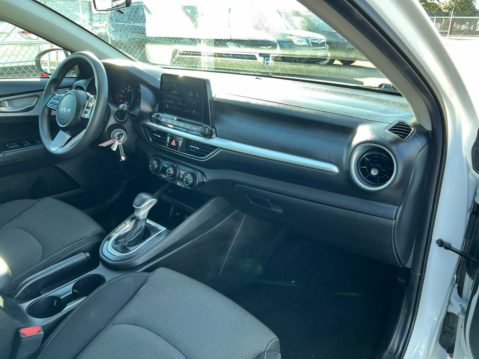 Thumbnail: 2023 Kia Forte - 25