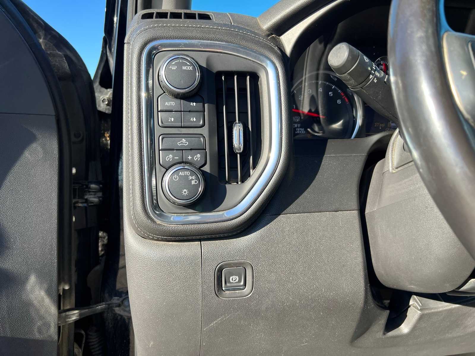 Thumbnail: 2020 Chevrolet Silverado 1500 - 28