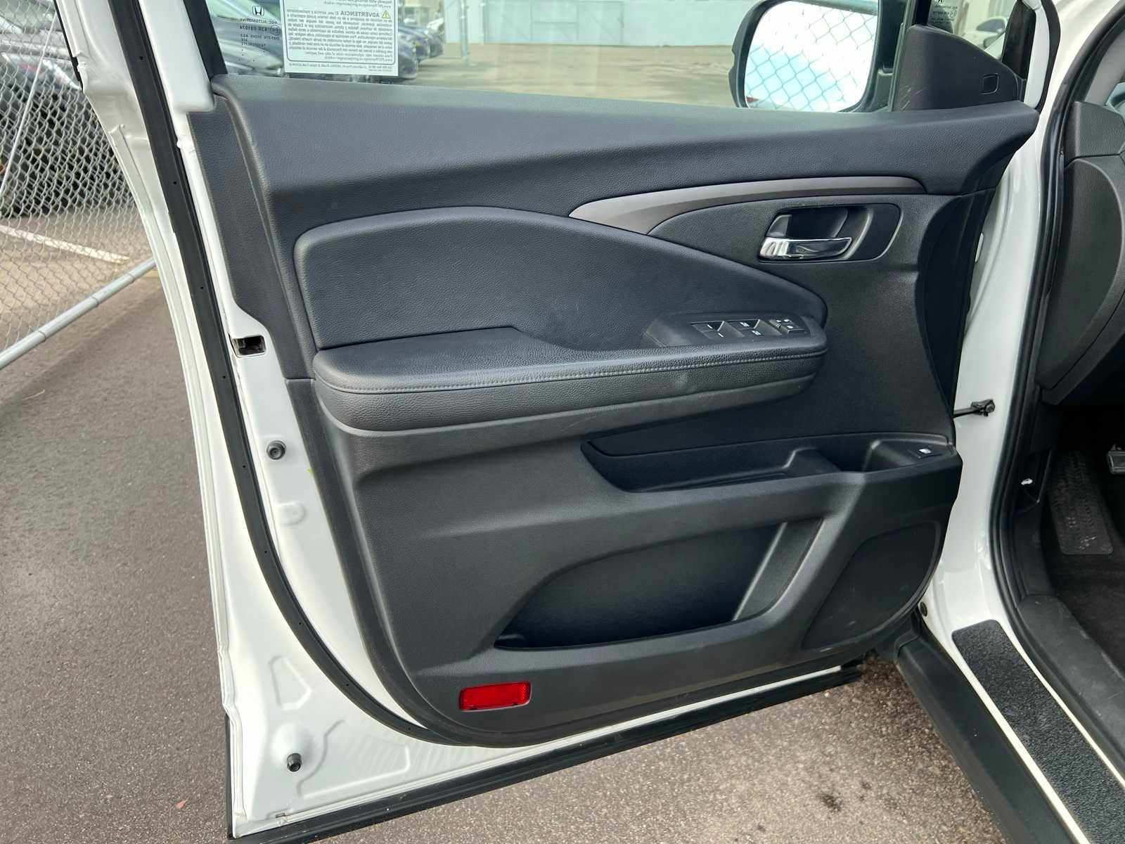 Thumbnail: 2020 Honda Pilot - 15