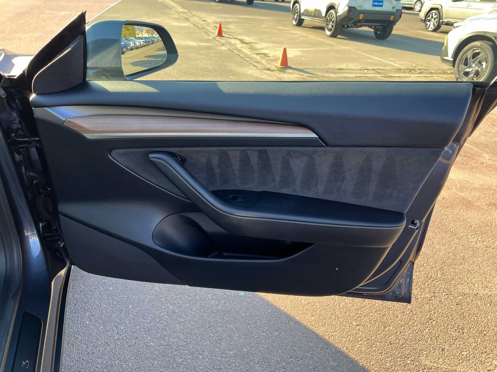 Thumbnail: 2023 Tesla Model 3 - 27