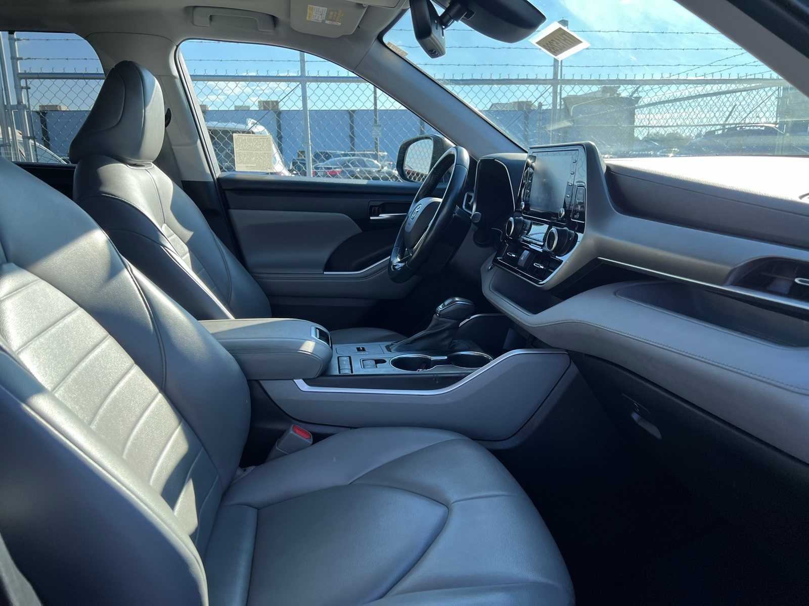 Thumbnail: 2021 Toyota Highlander - 27