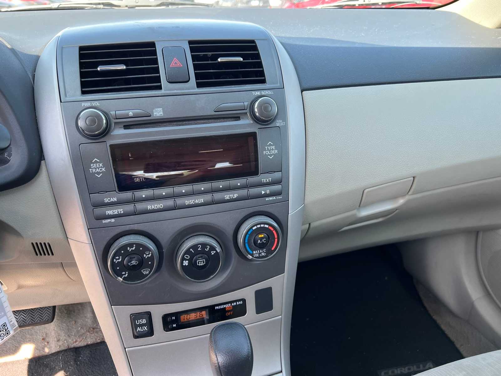 Thumbnail: 2011 Toyota Corolla - 31