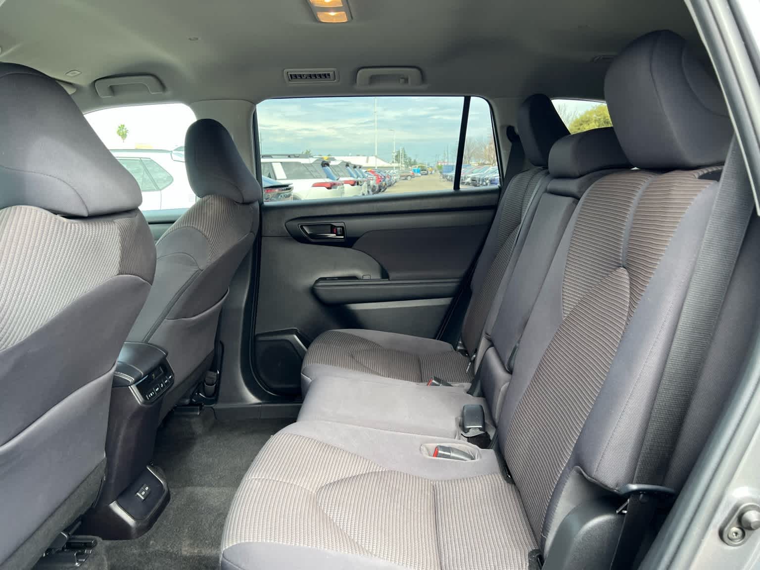 Thumbnail: 2023 Toyota Highlander - 17