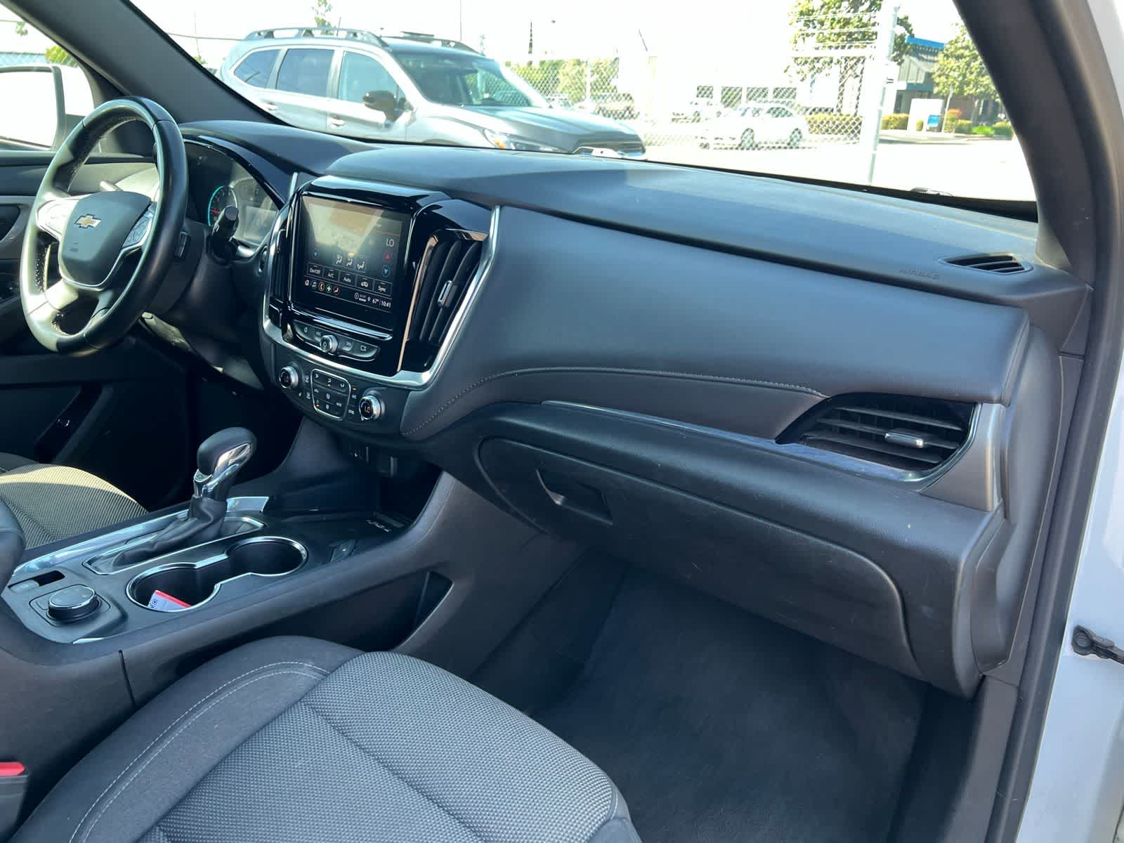 Thumbnail: 2023 Chevrolet Traverse - 25