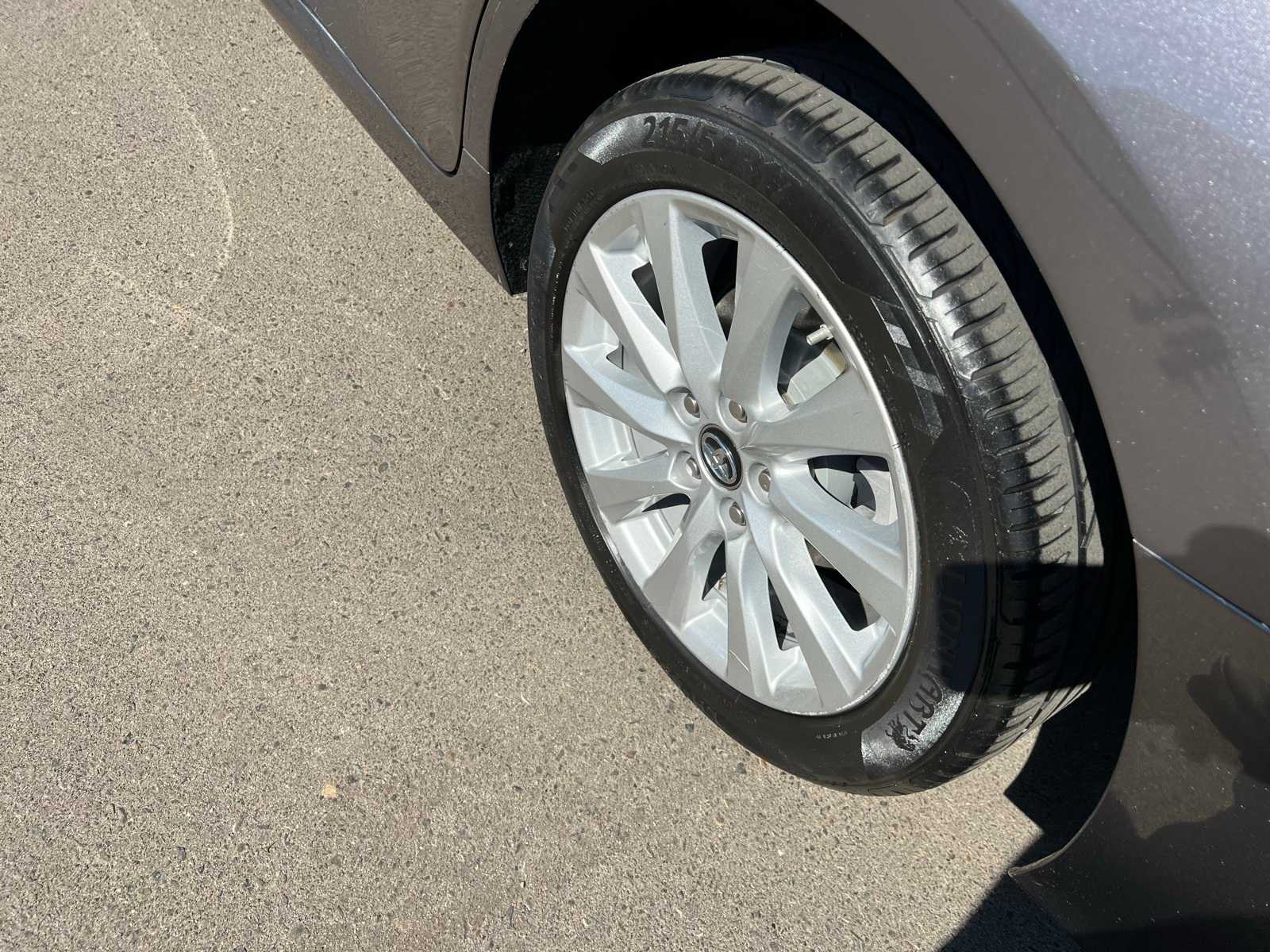 Thumbnail: 2018 Toyota Camry - 16