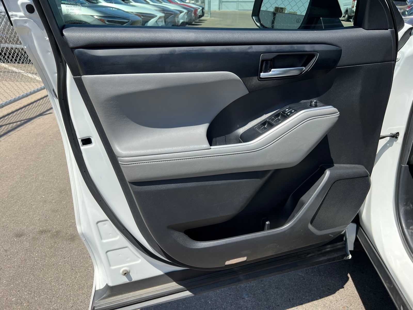 Thumbnail: 2021 Toyota Highlander - 16