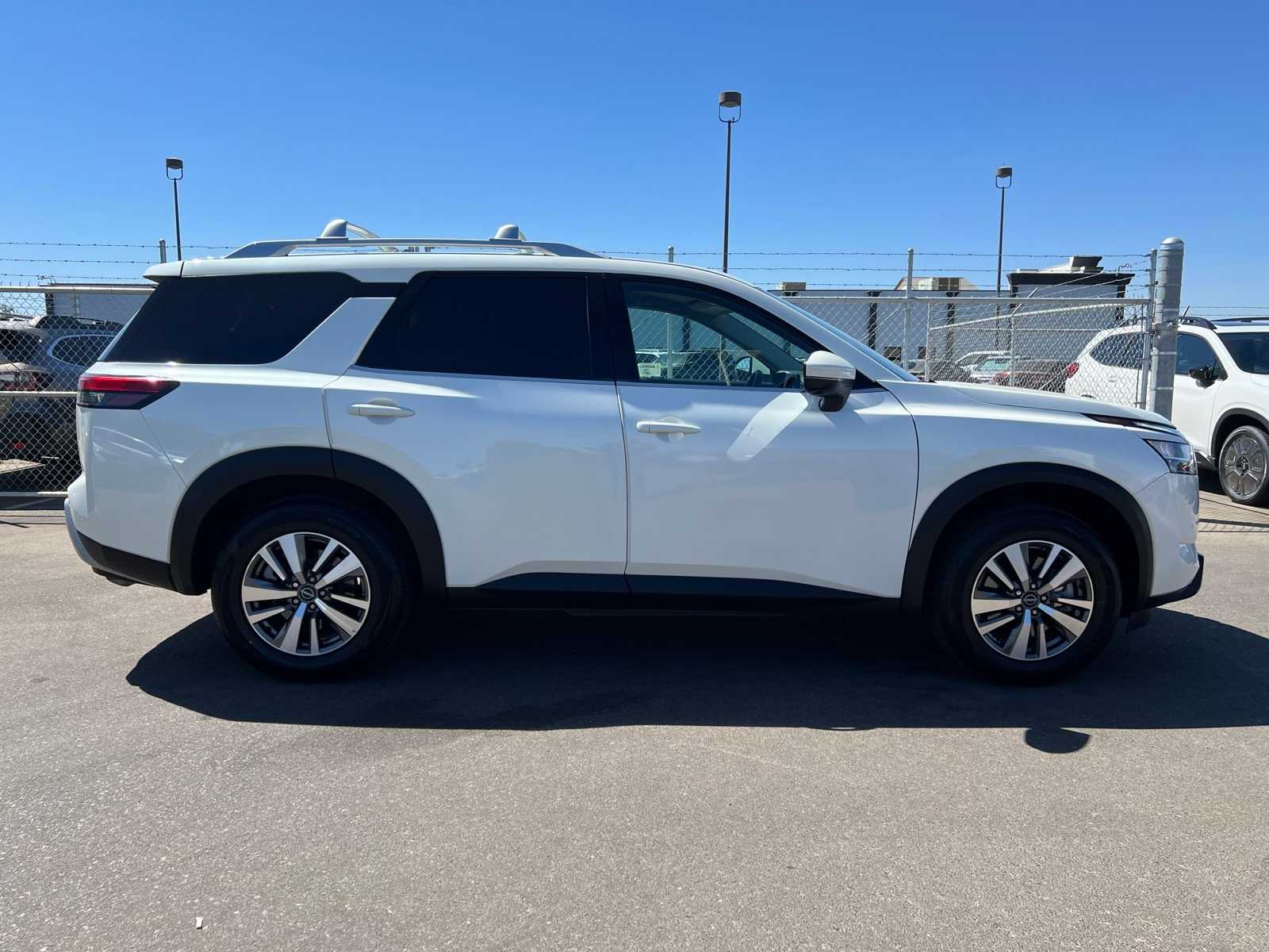 Thumbnail: 2022 Nissan Pathfinder - 10