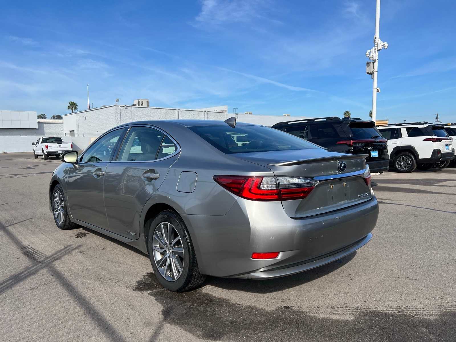 Thumbnail: 2016 Lexus ES - 2