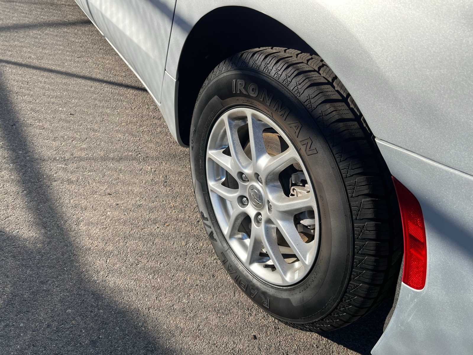 Thumbnail: 2023 Chrysler Voyager - 16