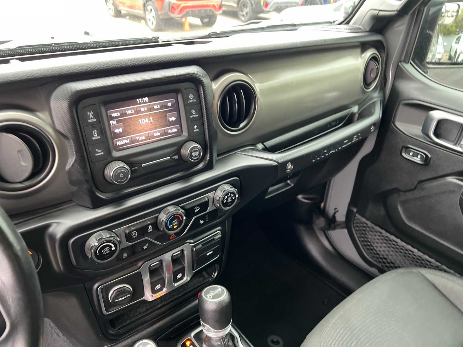 Thumbnail: 2020 Jeep Wrangler - 36