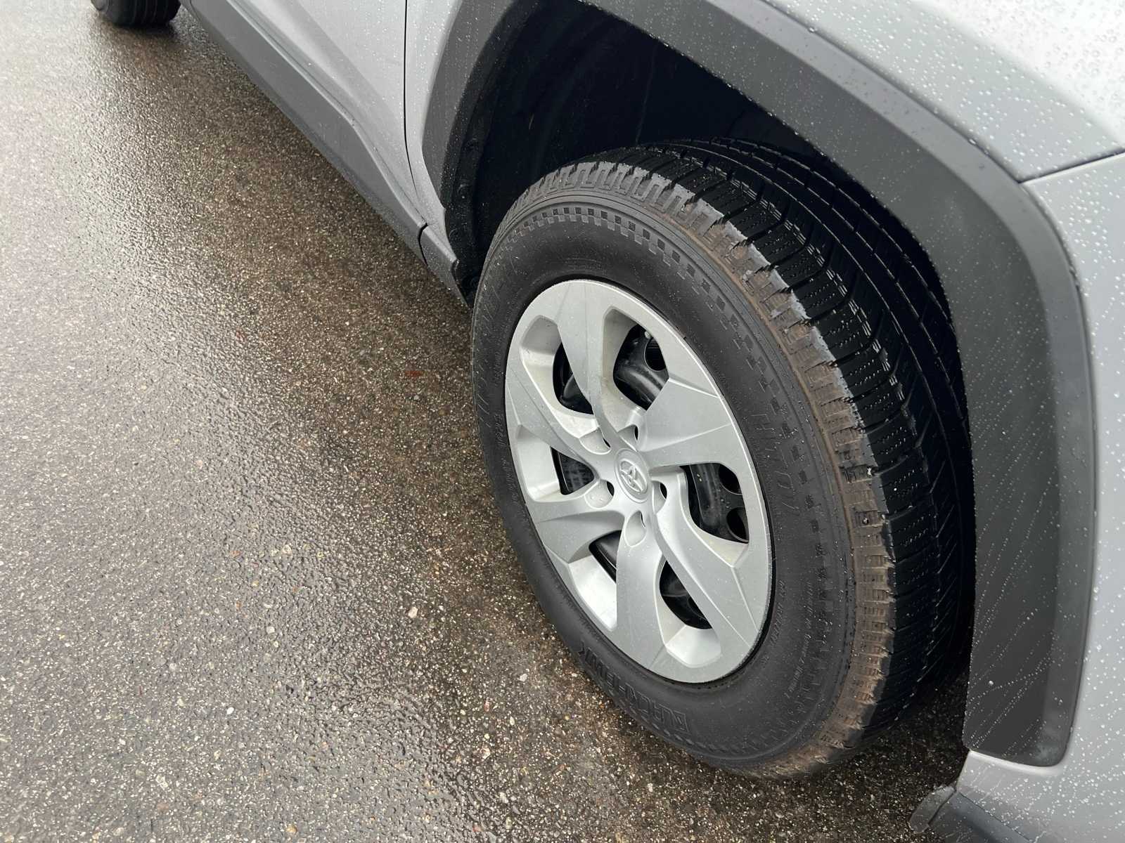 Thumbnail: 2022 Toyota RAV4 - 25