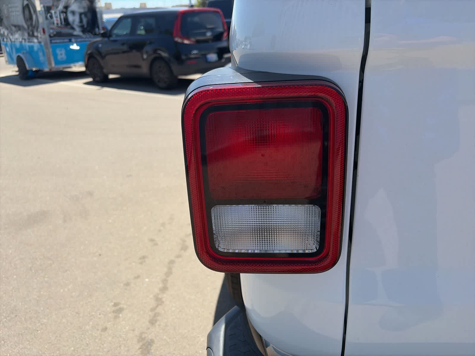 Thumbnail: 2023 Jeep Gladiator - 14