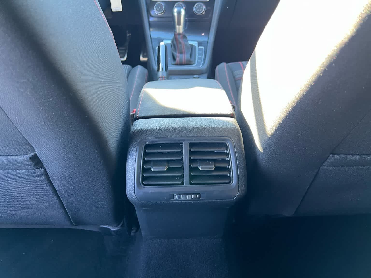 Thumbnail: 2016 Volkswagen Golf - 33