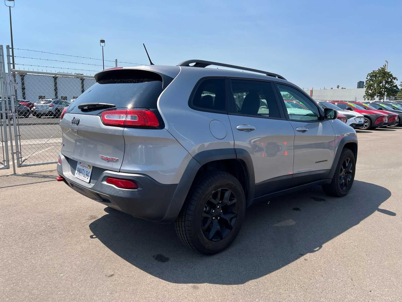 Thumbnail: 2015 Jeep Cherokee - 9